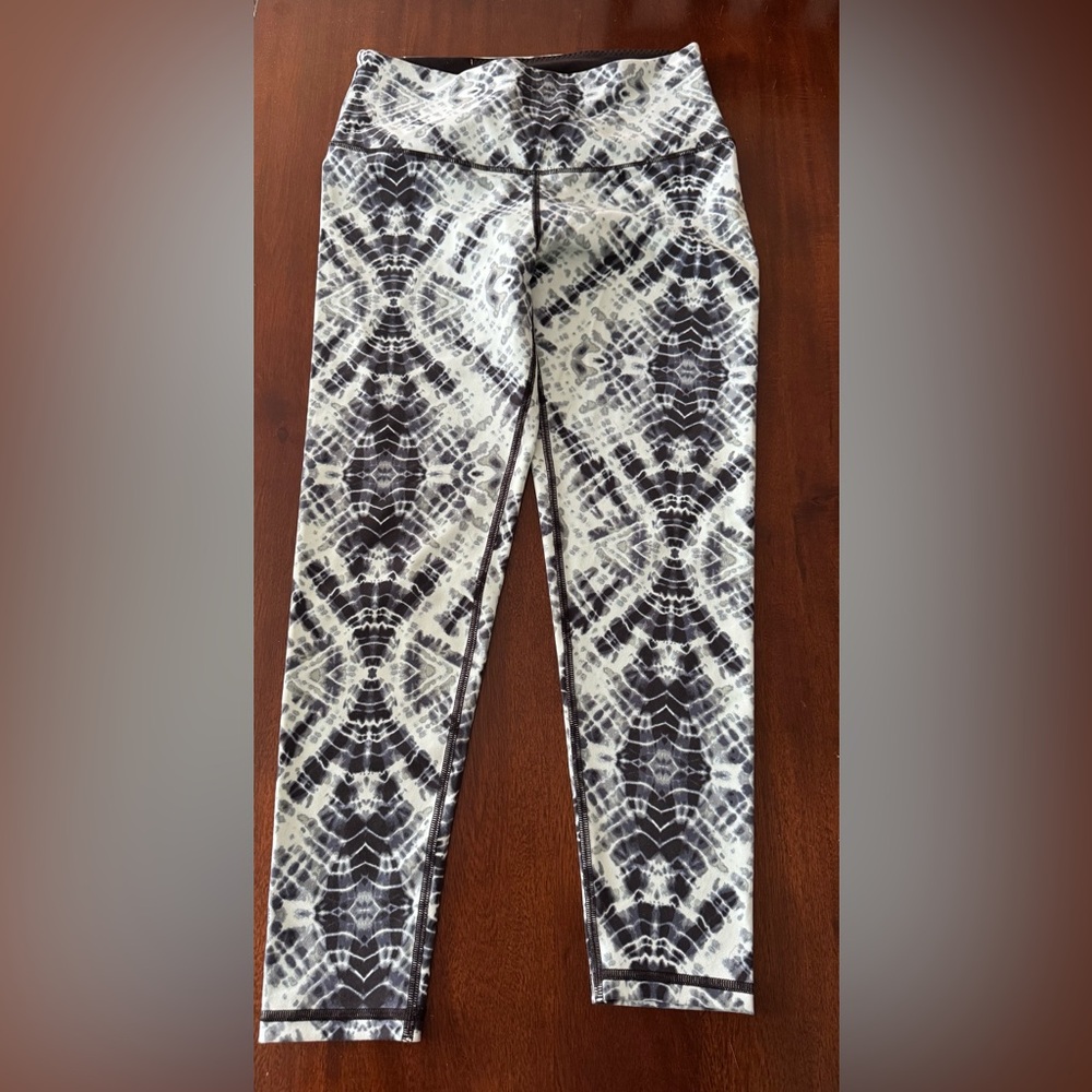 Navy/Light Blue VS Victoria Sport Knockout Crop Leggings